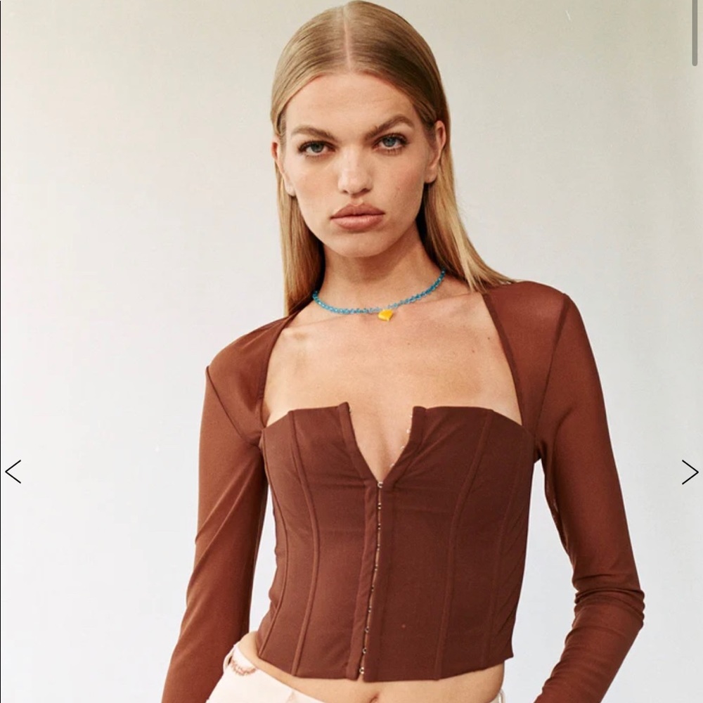 BNWT With Jean Al Top in Chocolate - Size M